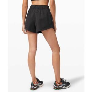 Lululemon inner glow short black 3 inch